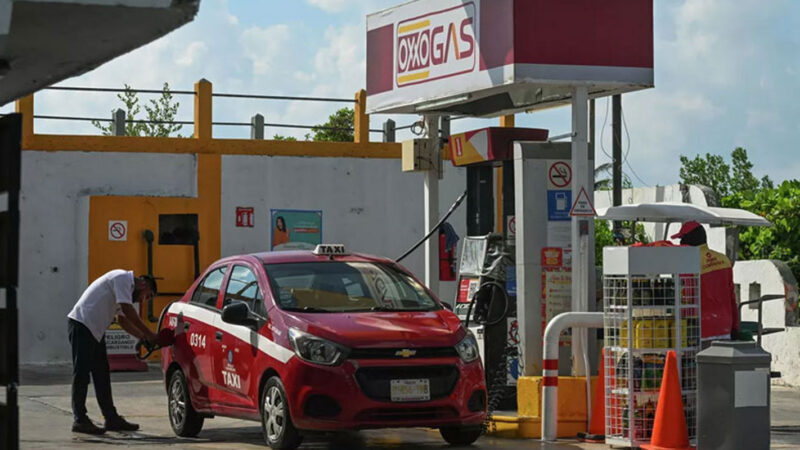 El Gobierno de México descarta el aumento en el precio de gasolinas en 2026