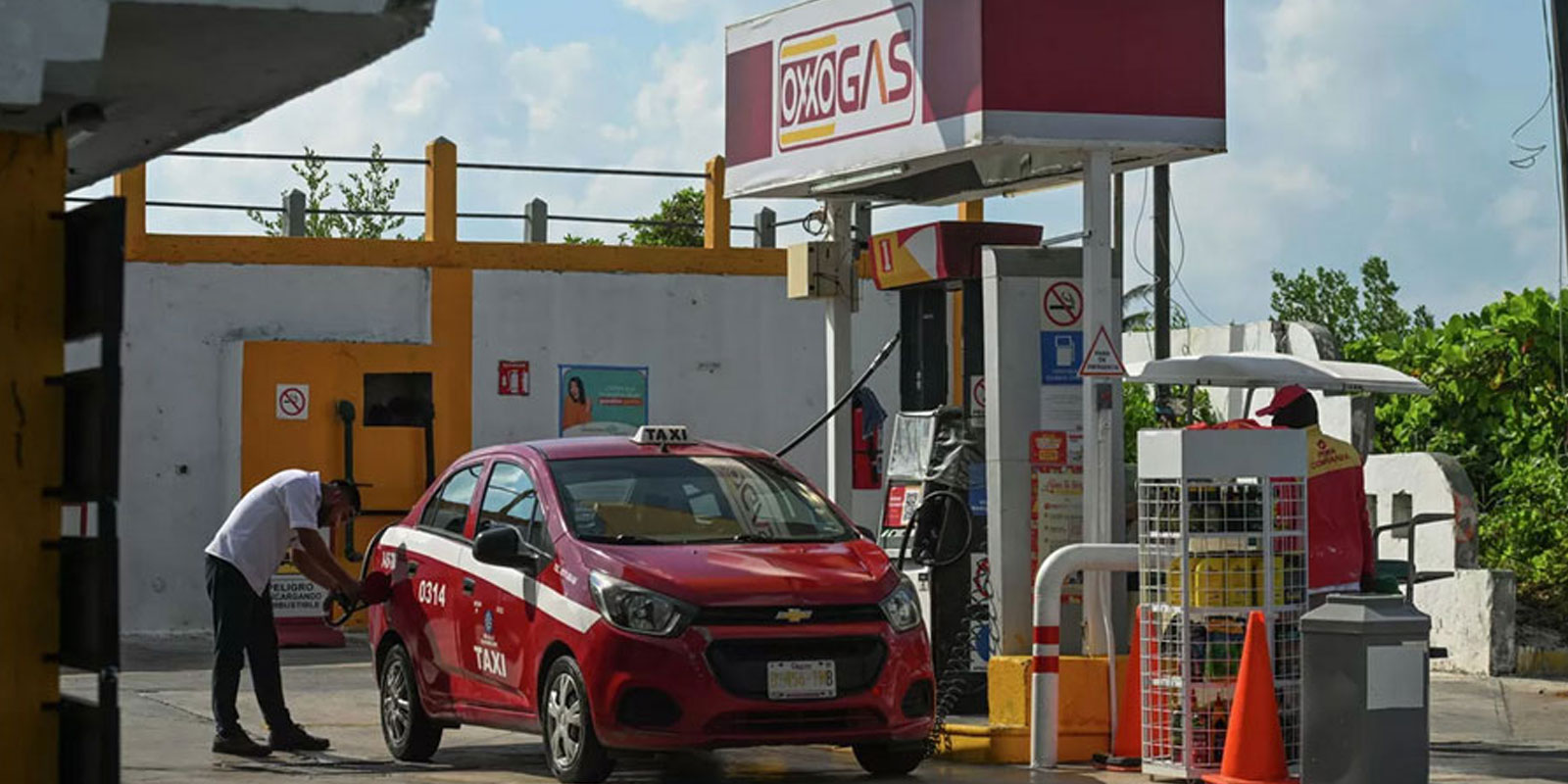 El Gobierno de México descarta el aumento en el precio de gasolinas en 2026