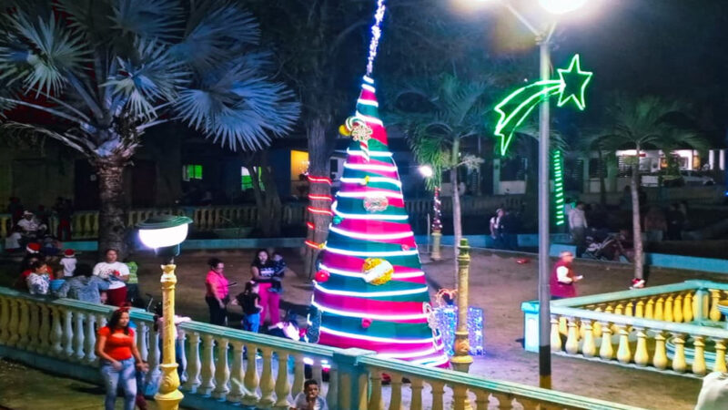 Encendido Navideño ilumina el municipio Uracoa