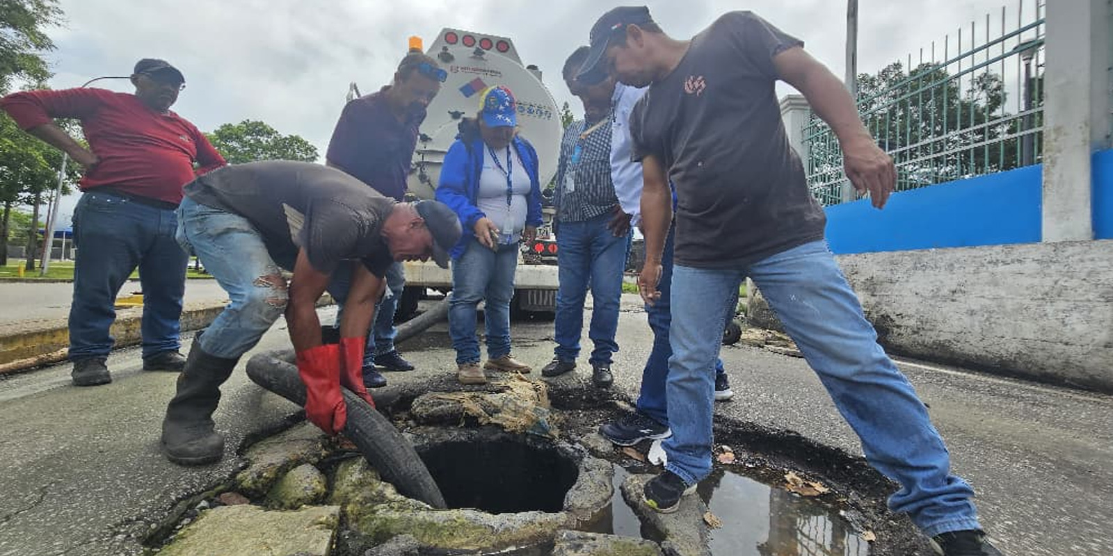 Alcaldía realiza saneamiento de red de aguas servidas del Terminal de Maturín