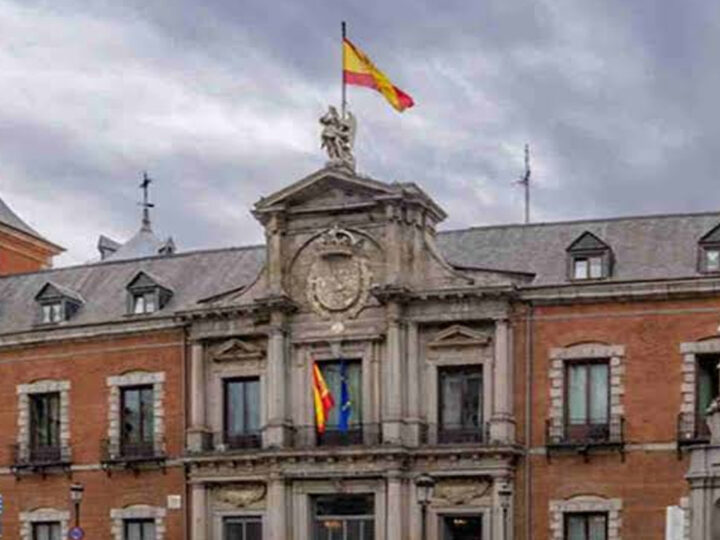 España pide a Delcy Rodríguez la liberación de los «presos políticos» de su país