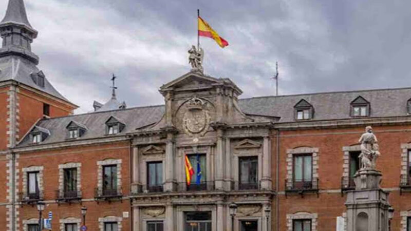 España pide a Delcy Rodríguez la liberación de los «presos políticos» de su país