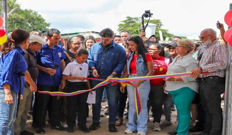 Gobernador Ernesto Luna entregó la escuela Marlene Sequea de Campos