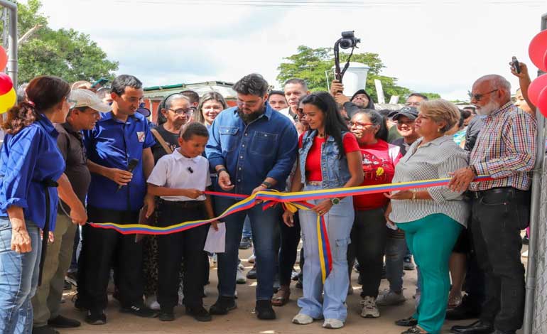 Gobernador Ernesto Luna entregó la escuela Marlene Sequea de Campos