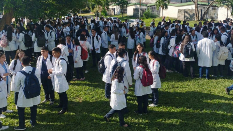 Hospital Núñez Tovar de Maturín fortalece su equipo médico con 350 estudiantes de la UNERG