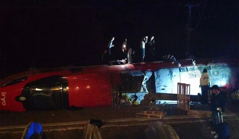 Más de 20 muertos deja accidente ferroviario en España