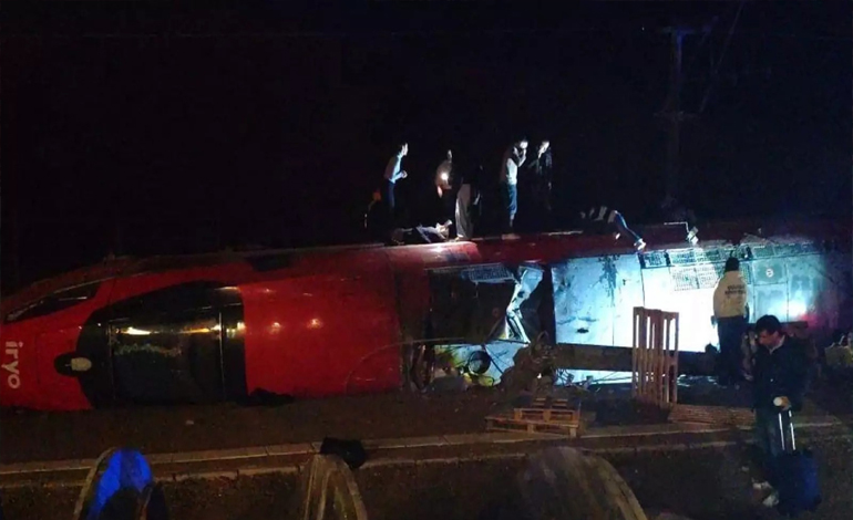 Más de 20 muertos deja accidente ferroviario en España