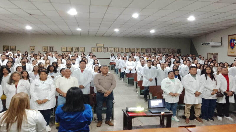 Más de 350 médicos inician el curso para cumplir su año de servicio en el sector público