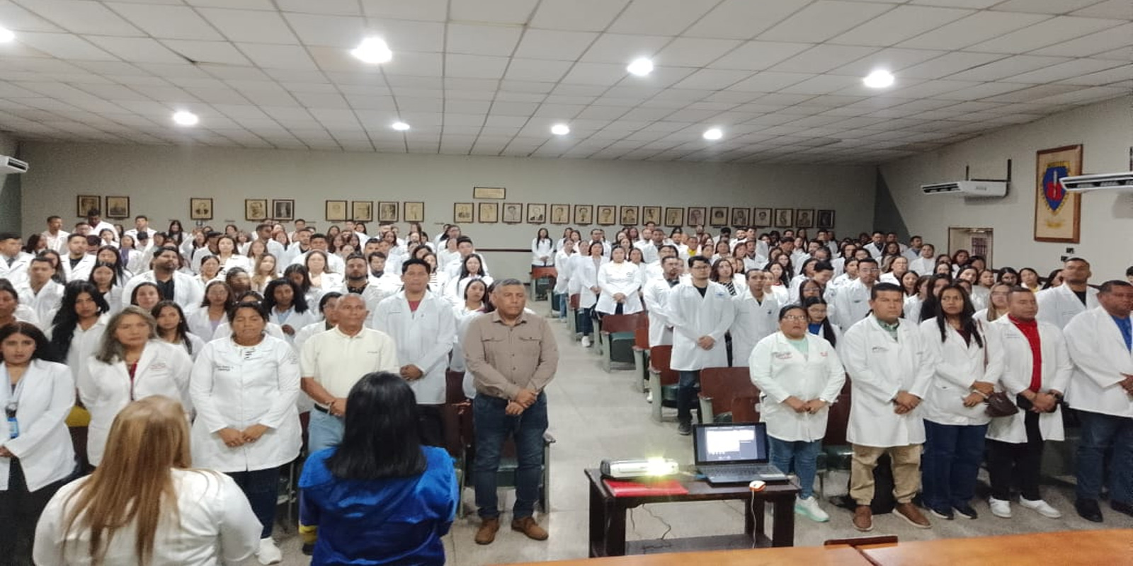 Más de 350 médicos inician el curso para cumplir su año de servicio en el sector público