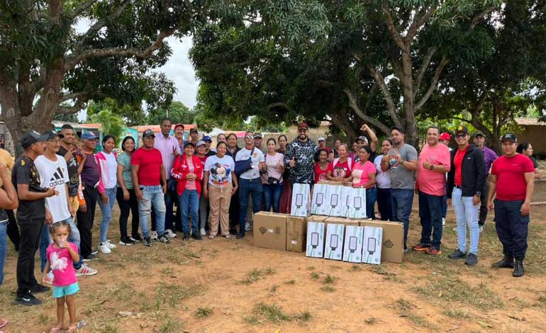 Poder Popular, Gobernación y Alcaldía de Aguasay colocan más de mil 400 luminarias
