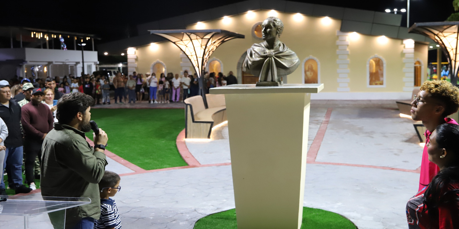 ‎Gobernador Luna inaugura conjunto de obras sociales en beneficio de San Vicente de Maturín