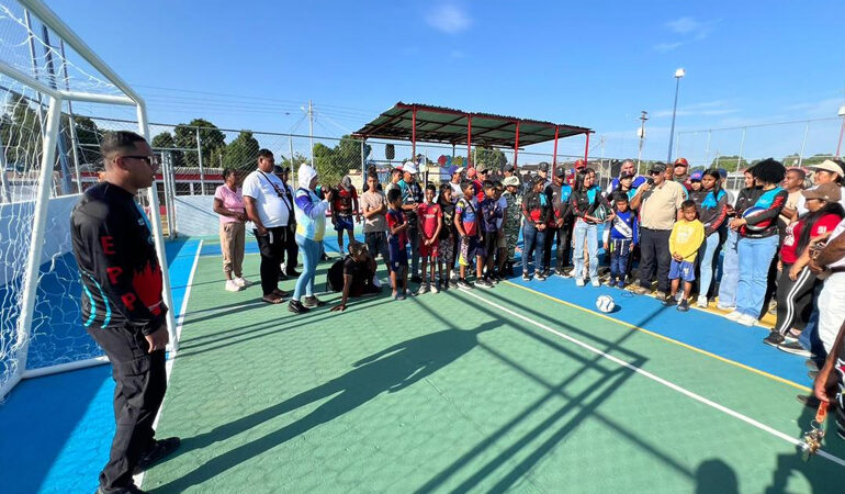 Alcalde José Maldonado inaugura cancha de usos múltiples en Los Barrancos de Fajardo