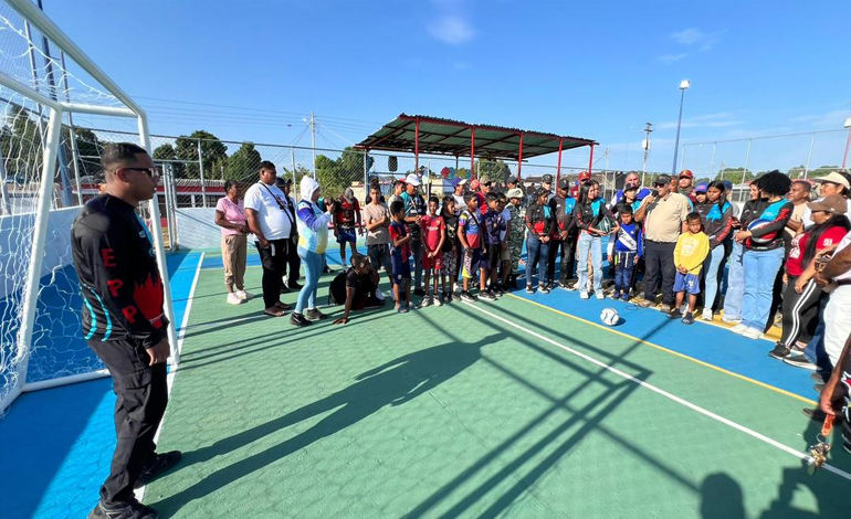 Alcalde José Maldonado inaugura cancha de usos múltiples en Los Barrancos de Fajardo