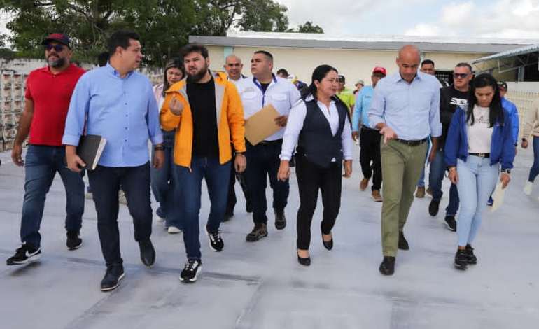 Ministro de Educación Héctor Rodríguez y gobernador Ernesto Luna inspeccionan escuela “Félix Antonio Calderón”