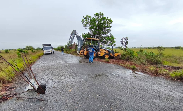 Alcaldía de Uracoa y empresa privada reparan alcantarillado en la Troncal 15