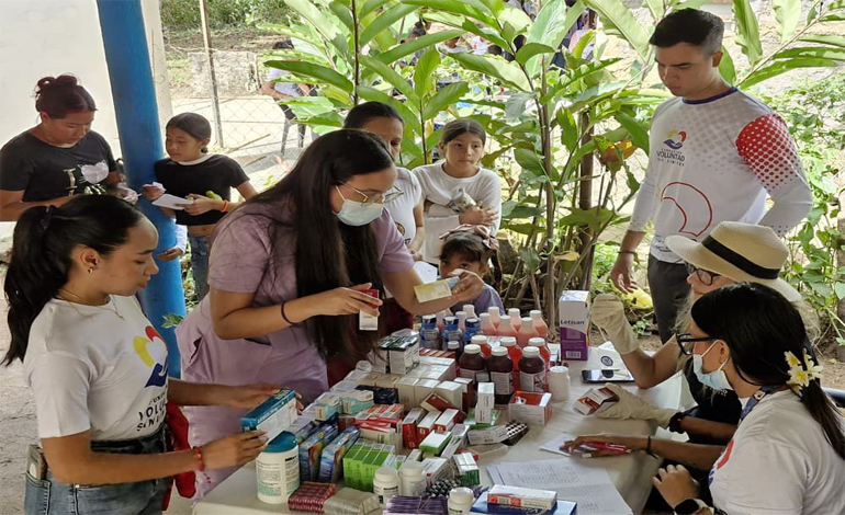 En Primero de Mayo recibieron jornada médico social de FVSL