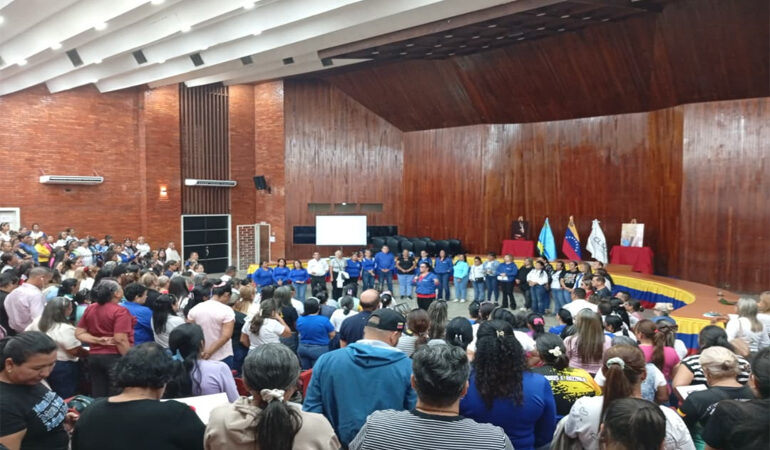 Más de 400 directores y directoras de Maturín se fortalecen en gestión escolar con orientaciones del CDCE Monagas