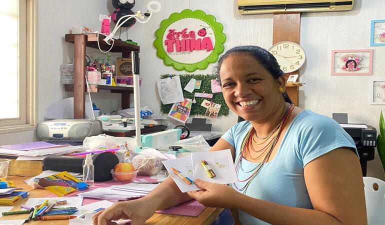Artethina crea libros de dibujo para sanar las emociones de los niños tras terremoto