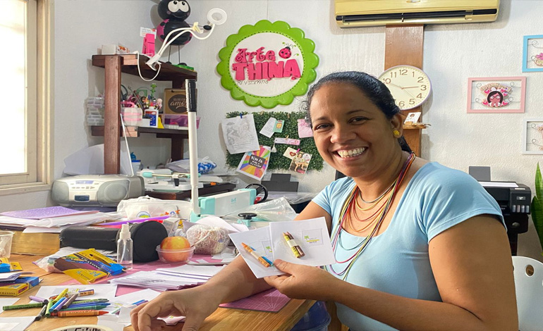 Artethina crea libros de dibujo para sanar las emociones de los niños tras terremoto