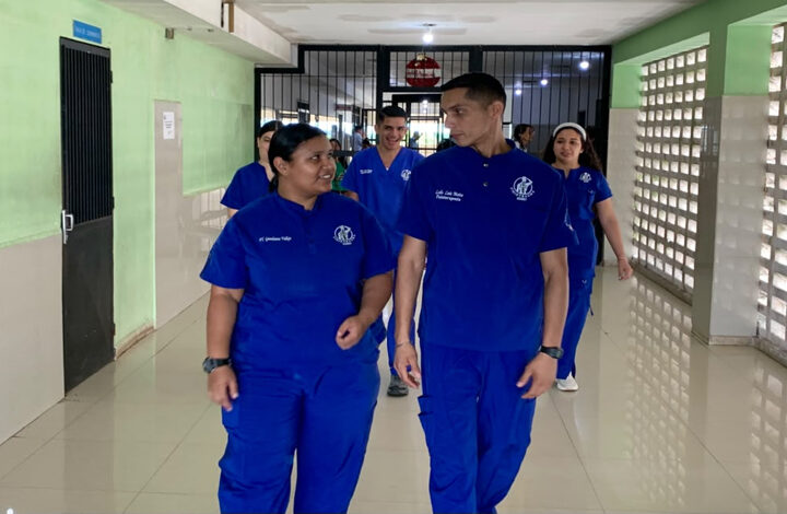“Demostramos que La Guaira no nos queda lejos”: la historia de Luis y Geordanna, los fisioterapeutas de Monagas que sirvieron en el doblete sísmico