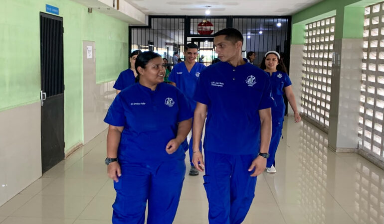 “Demostramos que La Guaira no nos queda lejos”: la historia de Luis y Geordanna, los fisioterapeutas de Monagas que sirvieron en el doblete sísmico