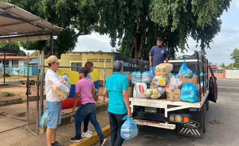 Pueblo de Aguasay envía segundo lote de insumos a las familias afectadas en La Guaira