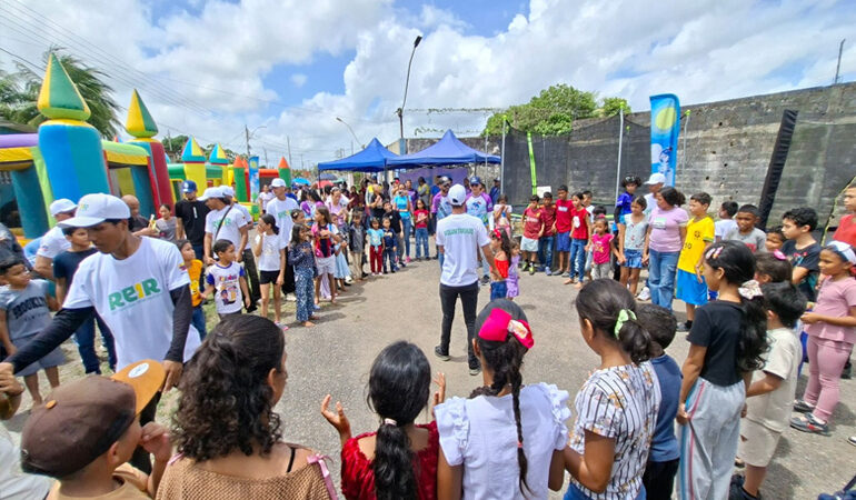 Transportistas llevan jornada de alegría y regalos a más de 300 niños de Guarapiche II en Maturín
