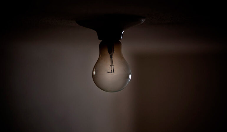 Vecinos de la calle El Tubo de Las Cocuizas pasaron 23 horas sin servicio eléctrico