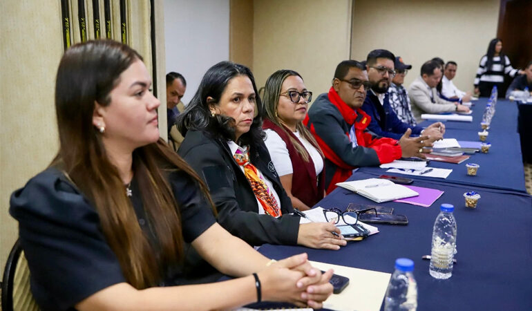 Alcaldesa Evelin Martínez participa en encuentro para impulsar el desarrollo petrolero y económico entre Monagas y Anzoátegui