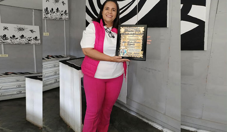 Alcaldesa Evelin Martínez es galardonada con el Premio «8va Estrella de Venezuela» por su gestión social en Uracoa