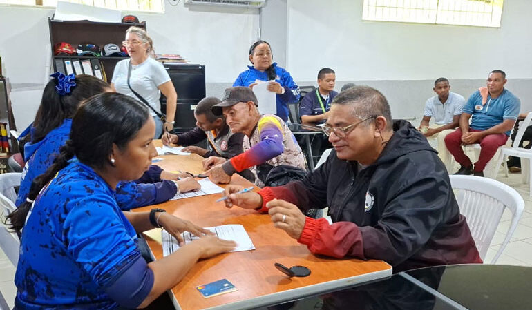 Más de mil transportistas reciben tarjetas de débito en Monagas