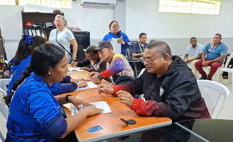 Más de mil transportistas reciben tarjetas de débito en Monagas