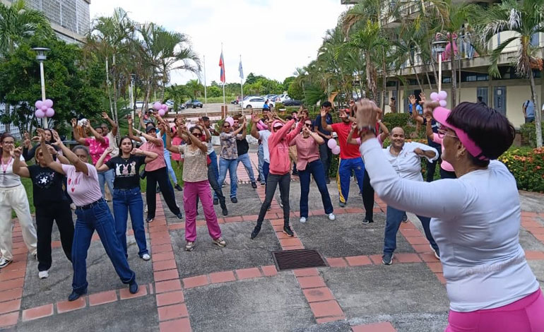 UPEL-IPM se viste de rosa por ellas, y por ellos también